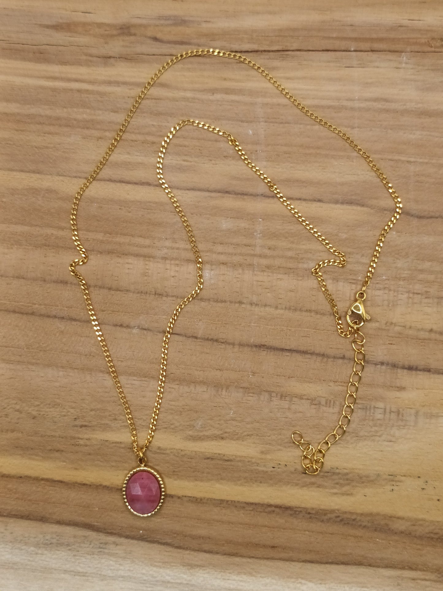 Collier en acier inoxydable doré avec pendentif en rhodonite