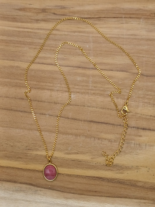 Collier en acier inoxydable doré avec pendentif en rhodonite