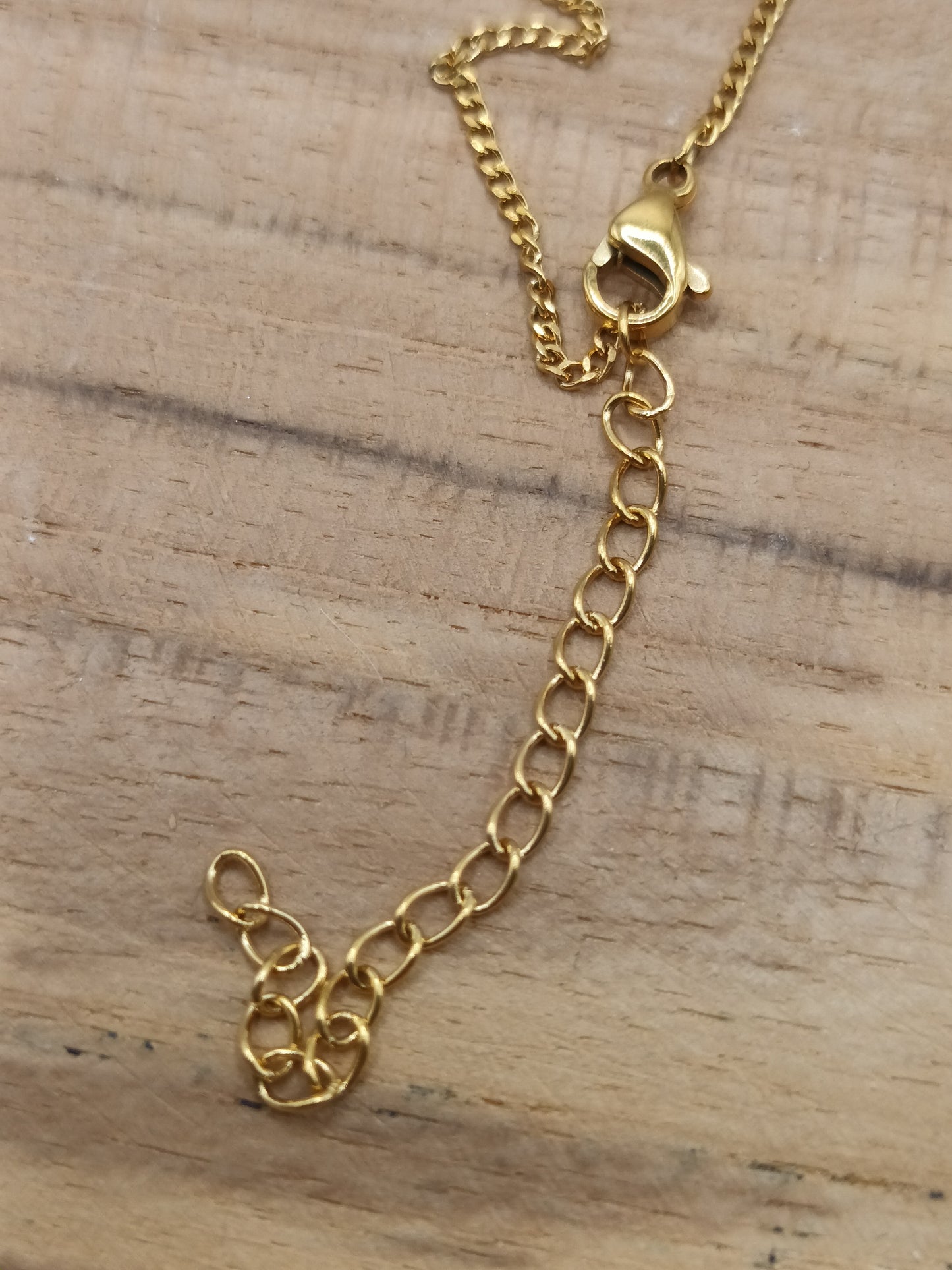Collier en acier inoxydable doré avec pendentif en rhodonite