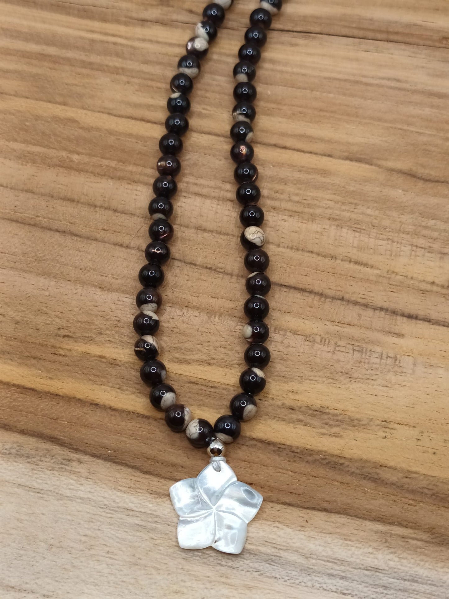 Collier Fleur de silence