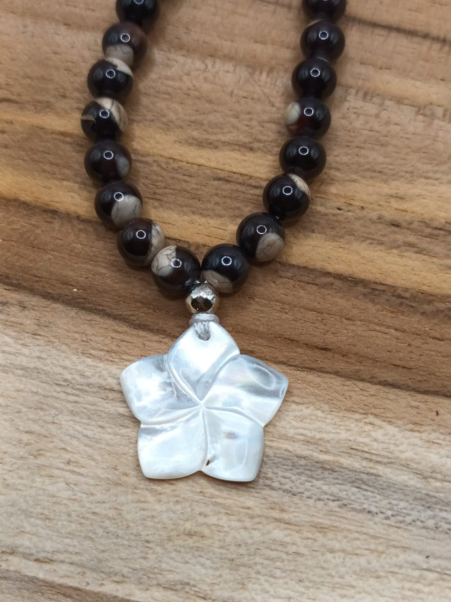 Collier Fleur de silence